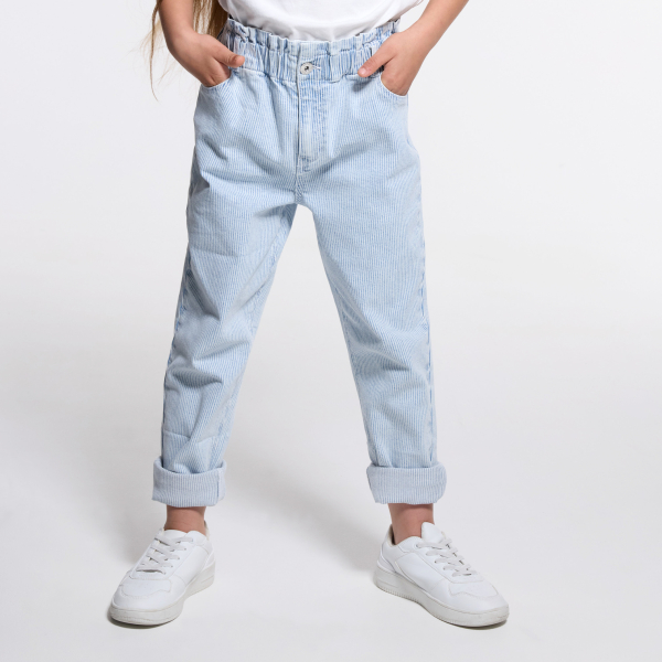 بنطلون جينز بتصميم "موم" من الدنيم المخطط، باللون الأزرق، للفتيات